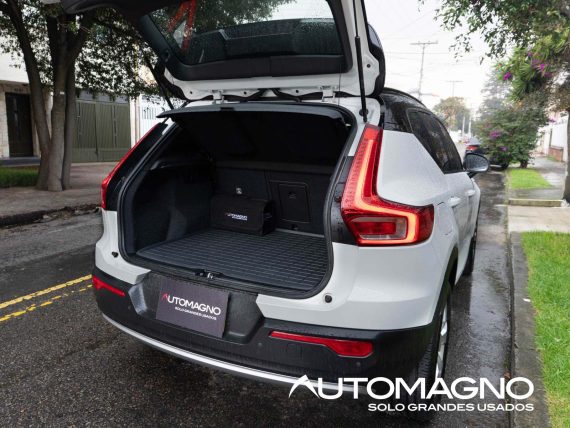 Volvo XC40 2.0 t4 Momentum - Imagen 7