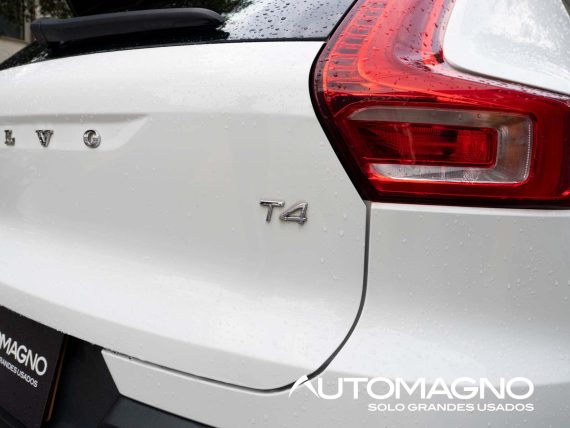 Volvo XC40 2.0 t4 Momentum - Imagen 21