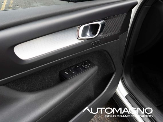 Volvo XC40 2.0 t4 Momentum - Imagen 17