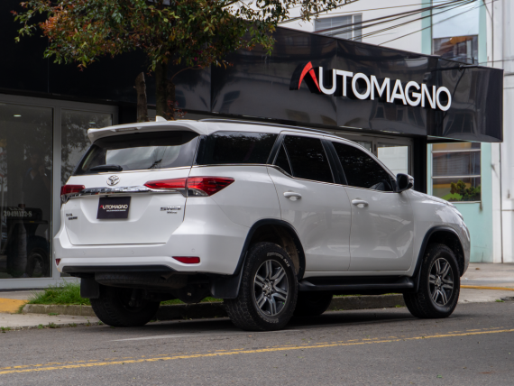 Toyota Fortuner 4x2 - Imagen 8