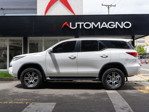 Toyota Fortuner 4x2 - Imagen 5