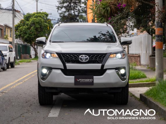 Toyota Fortuner 4x2 - Imagen 2