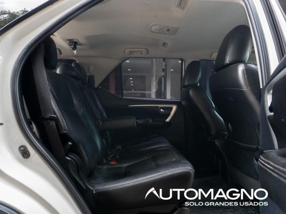 Toyota Fortuner 4x2 - Imagen 9
