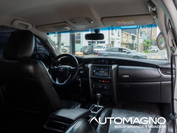 Toyota Fortuner 4x2 - Imagen 11