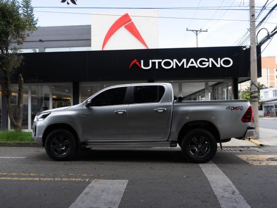 Toyota Hilux 4.0L 4x4 - Imagen 5