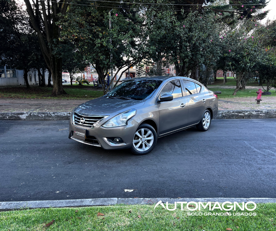 Nissan Versa Advance 2015